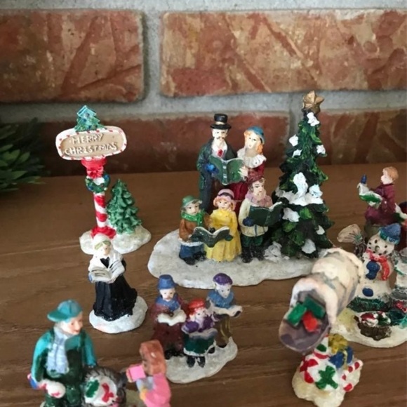 Department 56 Holiday Village Miniature Christmas Figurine Set - Picture 9 of 9